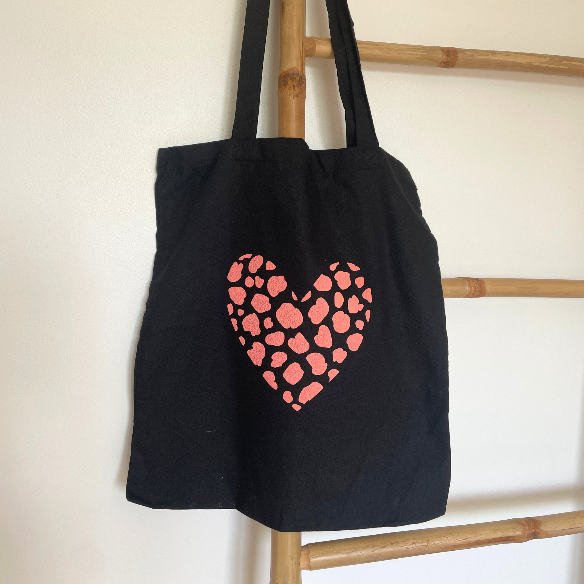 atelier-naholi-tote-bag-coeur-rose-l-opard-imparfait image 1