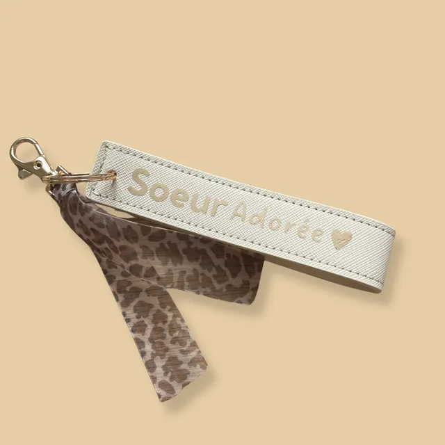 atelier-naholi-soeur-d-amour-porte-cl-dragonne-beige-13cm image 1