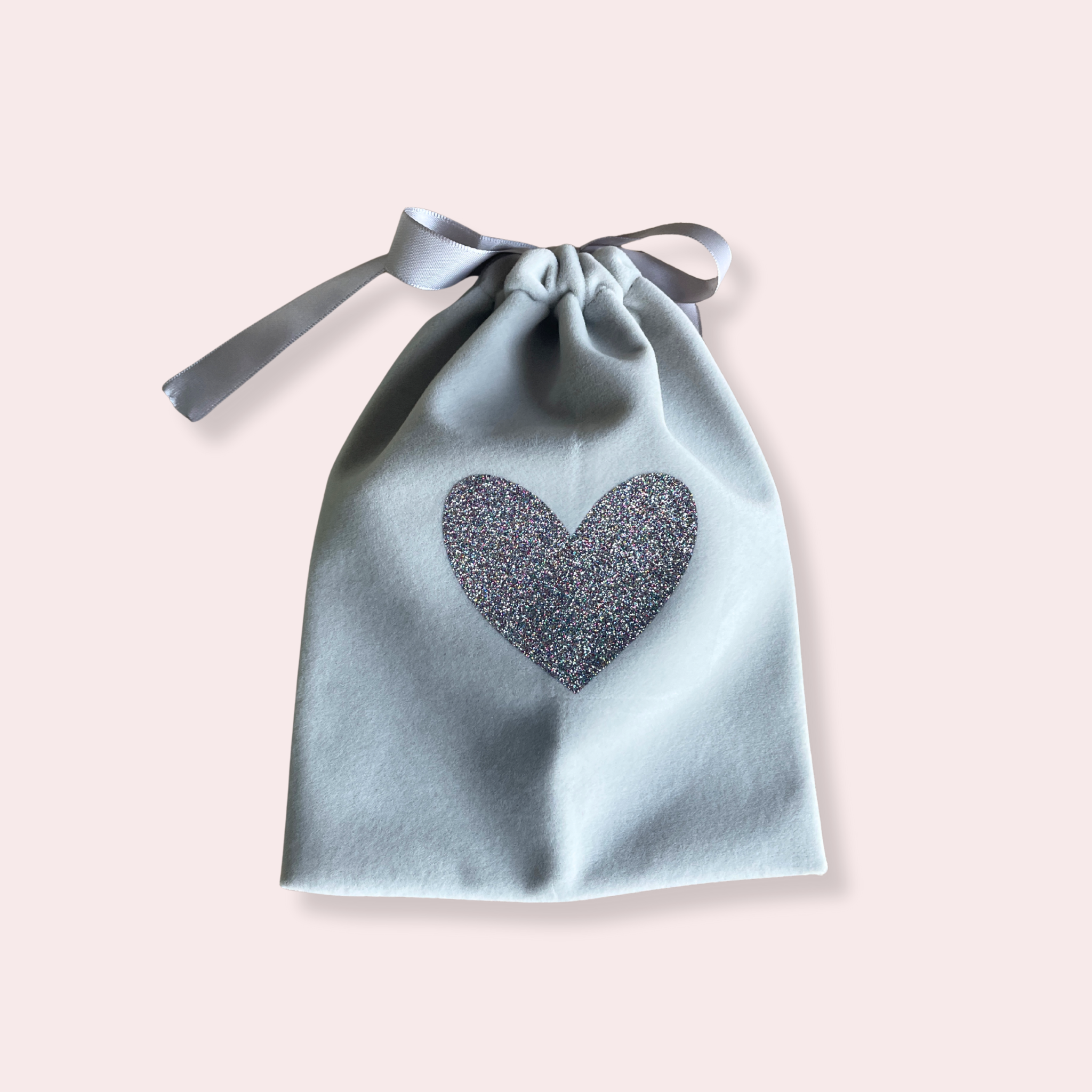 atelier-naholi-pochon-cadeau-gris-c-ur-paillettes-15x20cm image 1