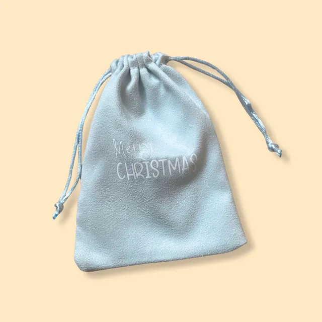 atelier-naholi-pochon-cadeau-merry-christmas-velours-bleu-ciel-12x16 image 1