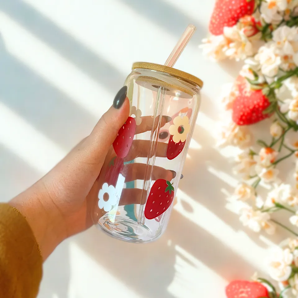 atelier-naholi-fraises-verre-cannette-paille-500-ml image 1
