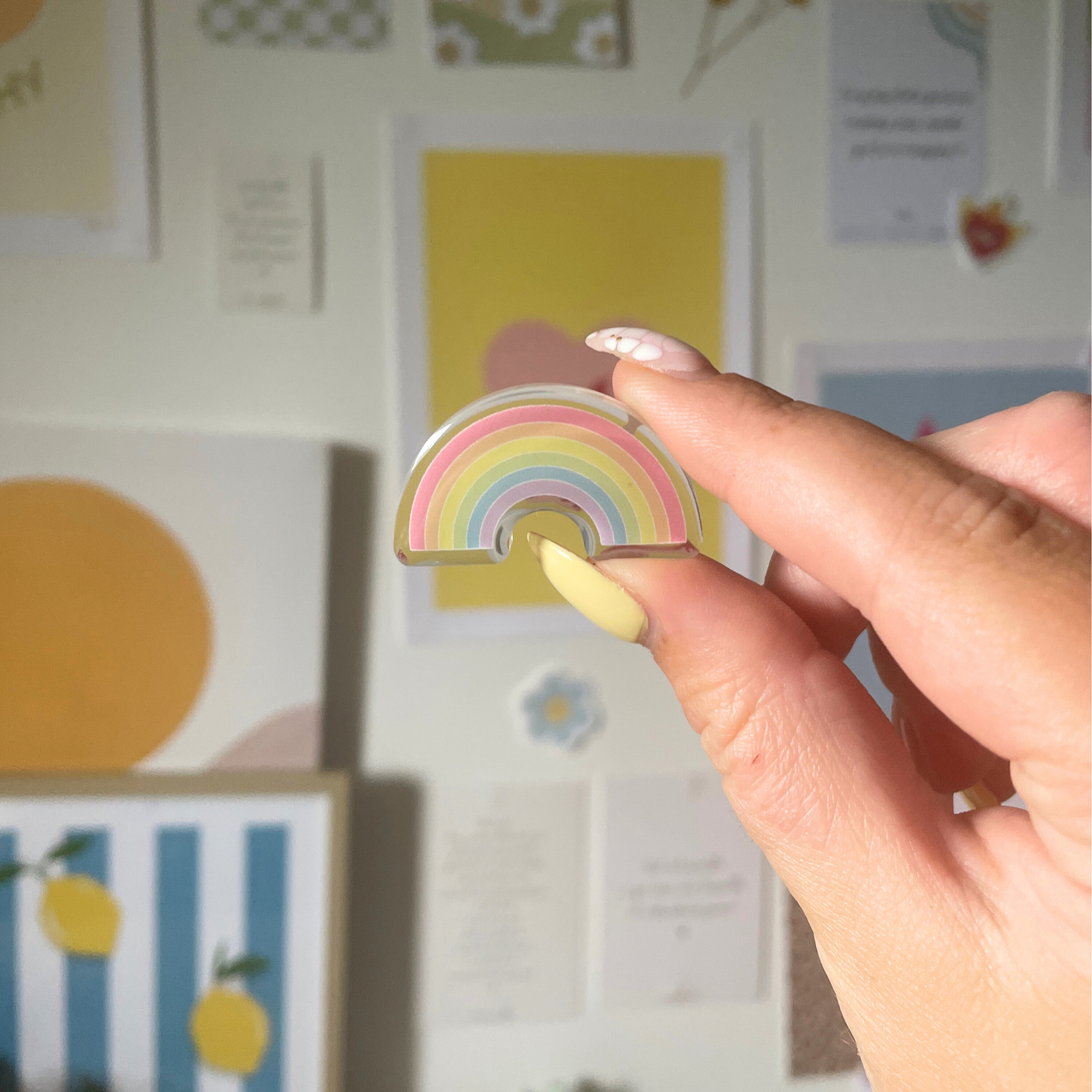 atelier-naholi-arc-en-ciel-pins-acrylique-3-8-cm image 2