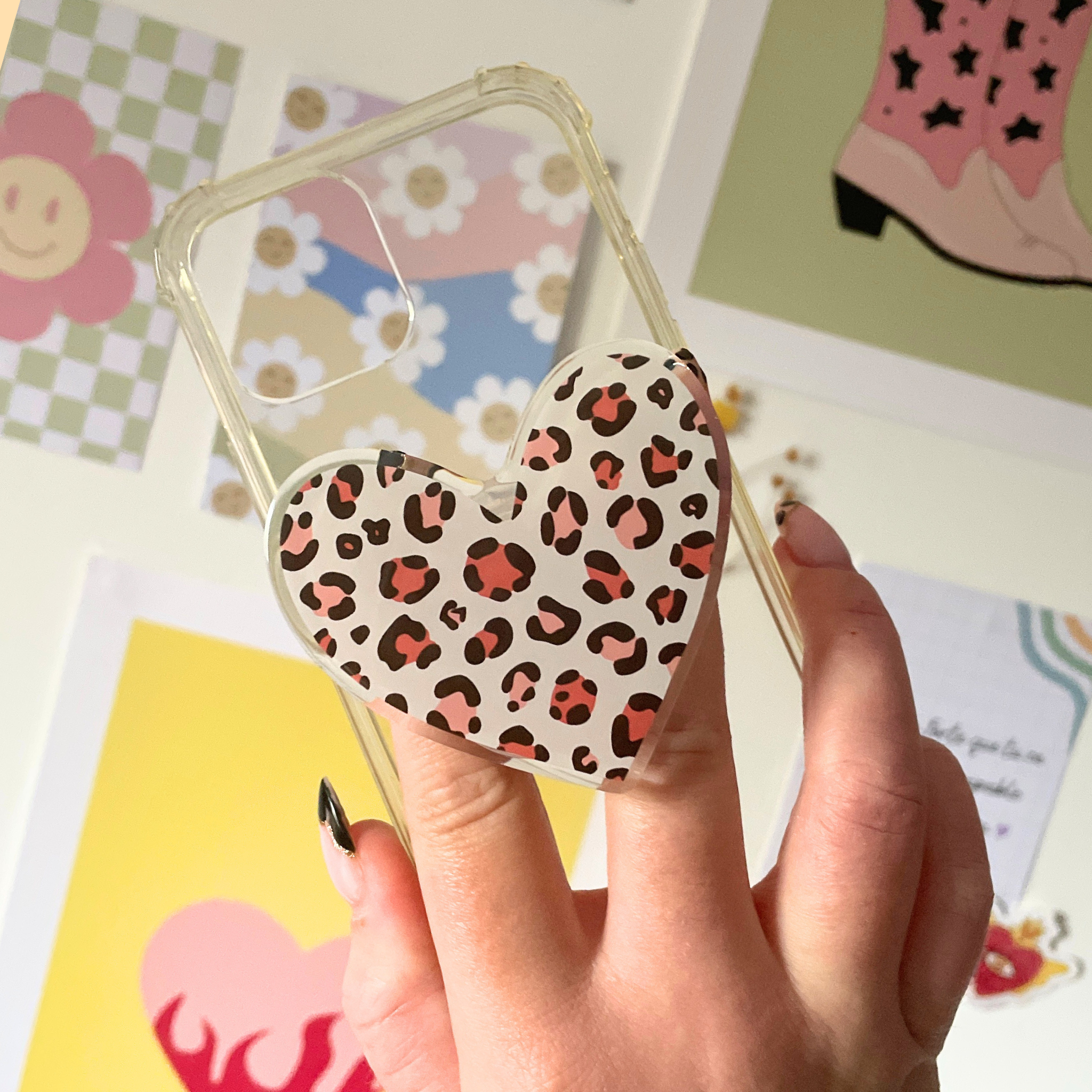 atelier-naholi-phone-grip-coeur-l-opard-automnal-acrylique image 1
