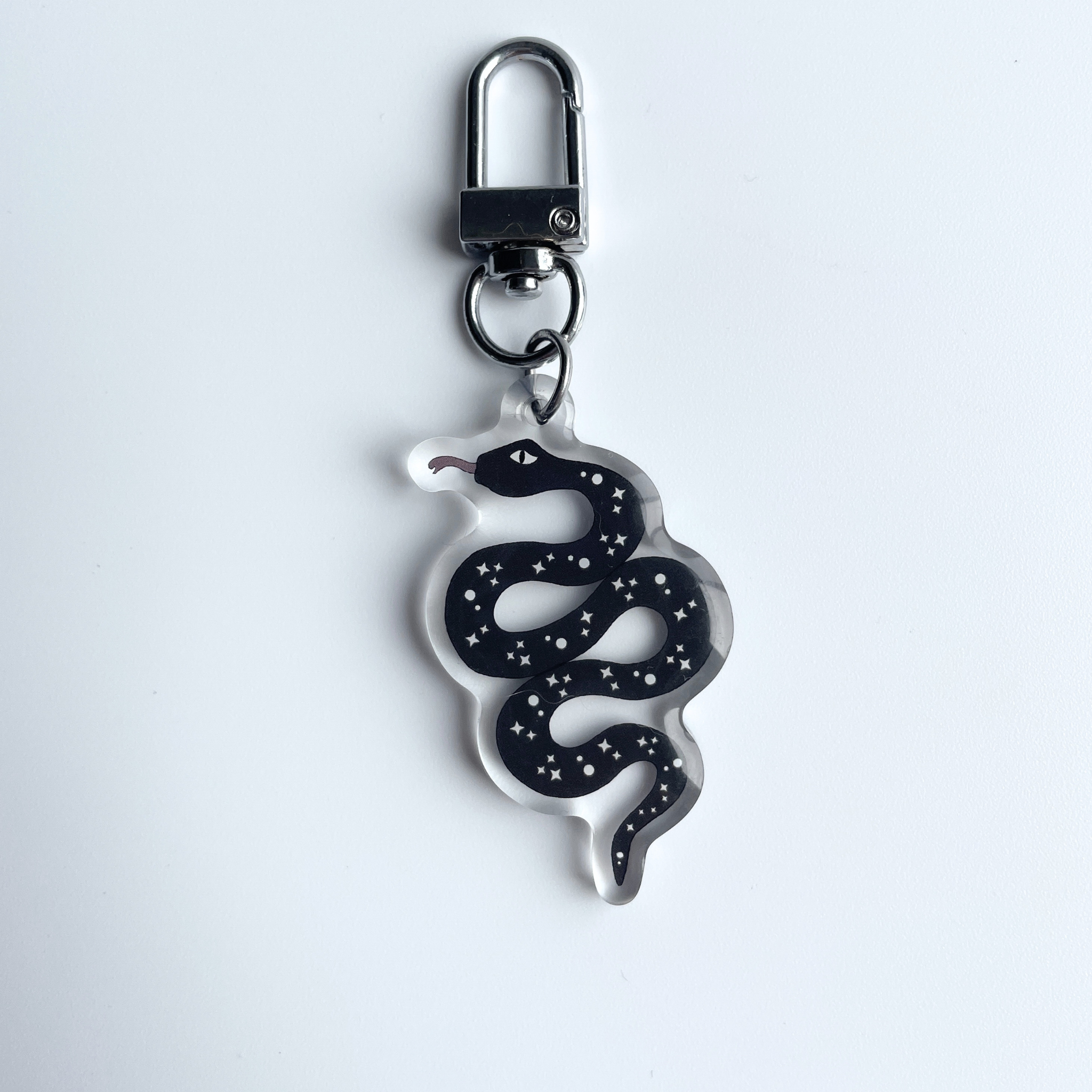 atelier-naholi-porte-cl-serpent-noir-porte-cl-s-acrylique-4-5-cm image 1