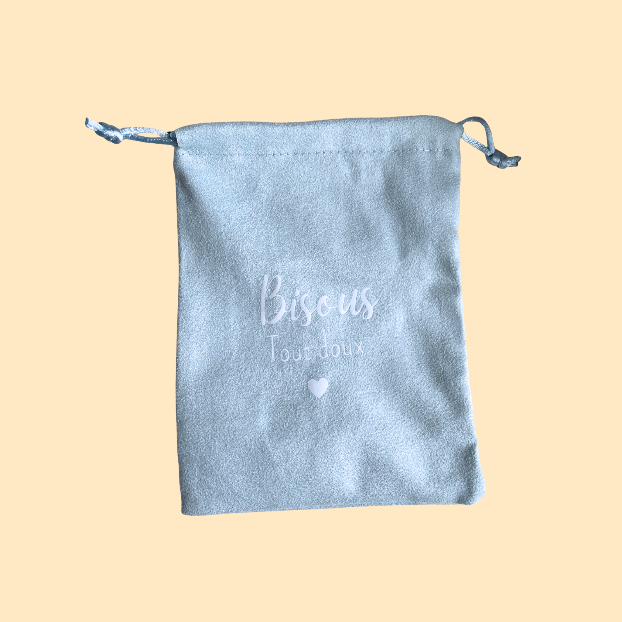 atelier-naholi-bisous-tout-doux-pochon-velours-bleu-ciel-12x16 image 2